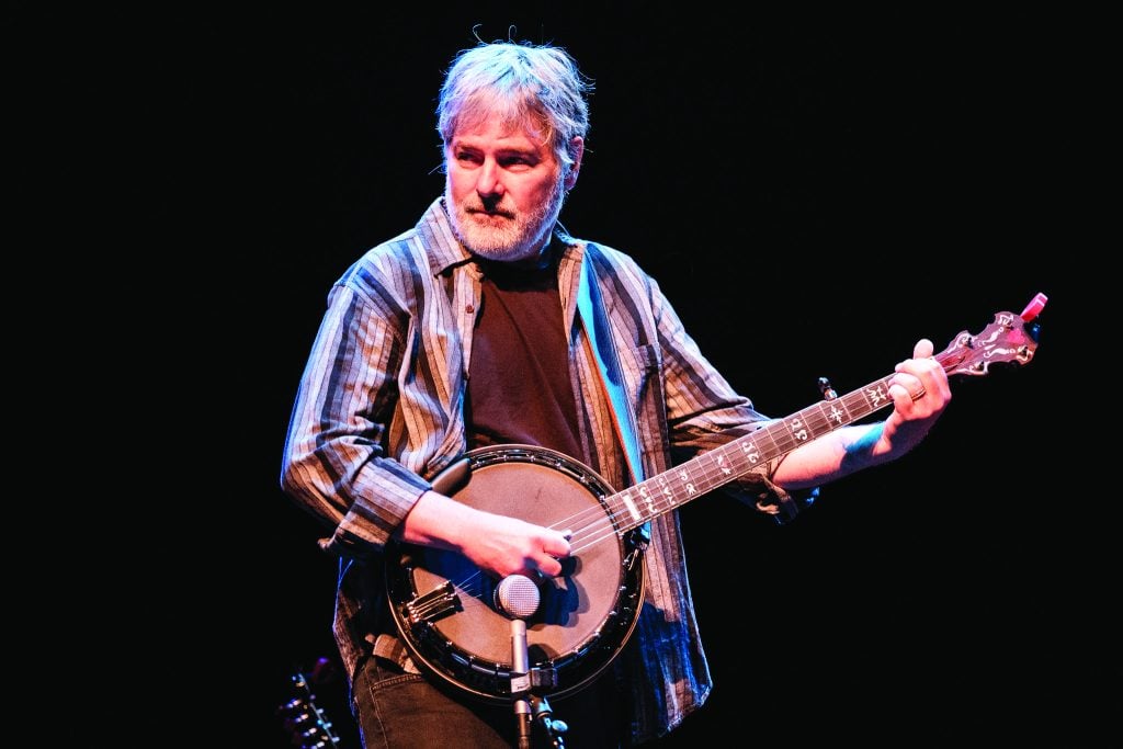 Béla Fleck performing with his Béla Fleck model Gold Tone BanjoBéla Fleck performing with his Béla Fleck model Gold Tone Banjo