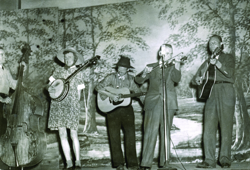 John Palmer, Don Reno (wearing Jimmy Pruitt’s mother’s dress!), Jess Pruitt?, Mays Pruitt, unidentified, c. 1947.